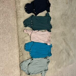 Kyte baby onesies 3-6 months GUC
*navy is 0-3